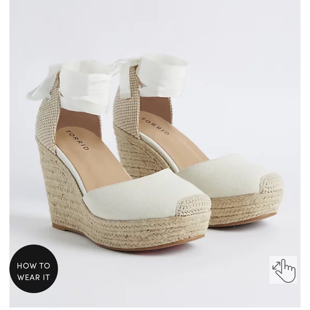 Torrid• PLATFORM ESPADRILLE WEDGE - NATURAL CANVAS (WW)